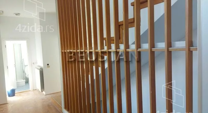 Šestosoban stan | 4zida