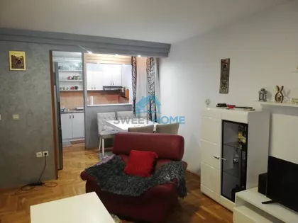 Jovana Popovića | 4zida.rs