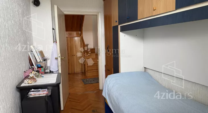 Šestosoban stan | 4zida