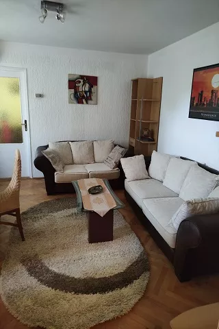 Pesnička 7 | 4zida.rs