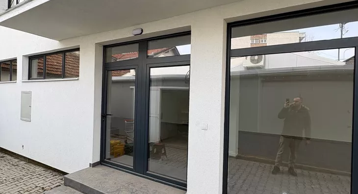 Poslovna zgrada | 4zida