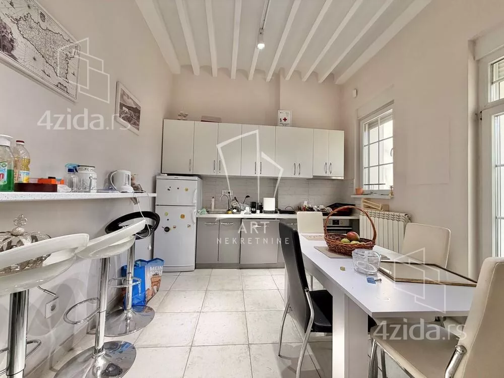 Petoiposoban stan | 4zida