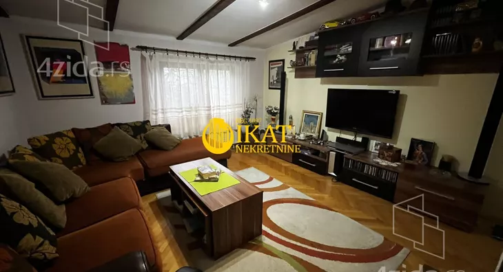 Šestosoban stan | 4zida