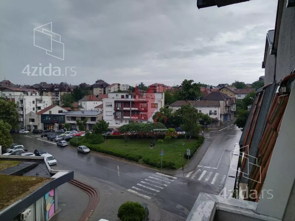 Četvoroiposoban stan | 4zida