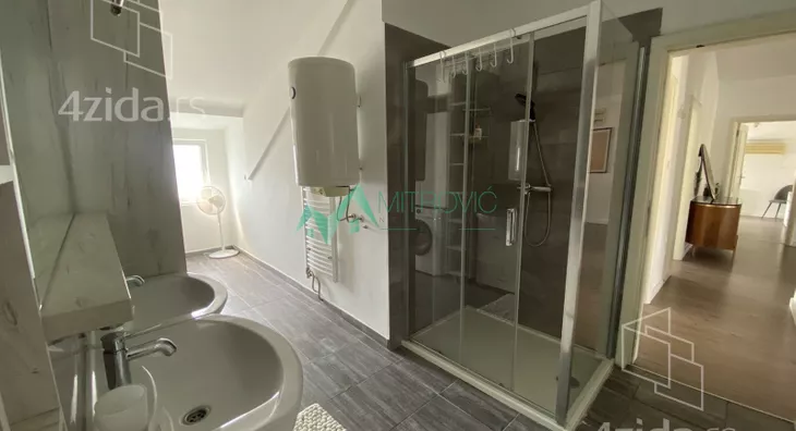 Četvoroiposoban stan | 4zida