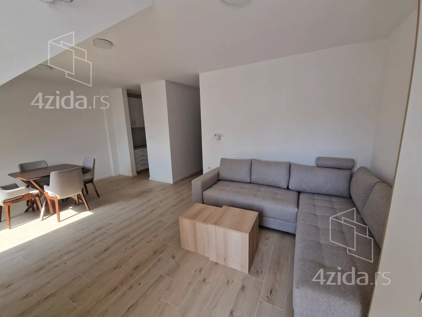 Jednoiposoban stan | 4zida