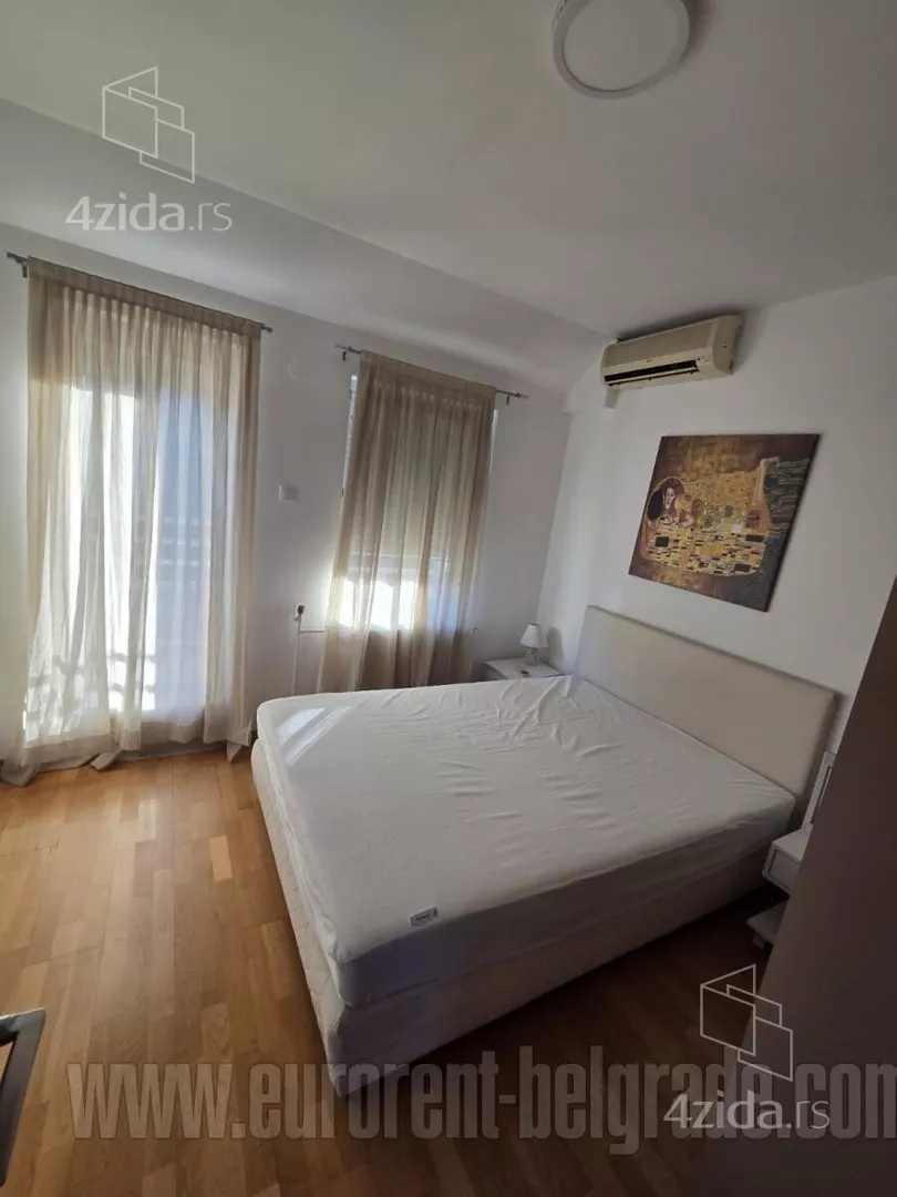 Četvoroiposoban stan | 4zida