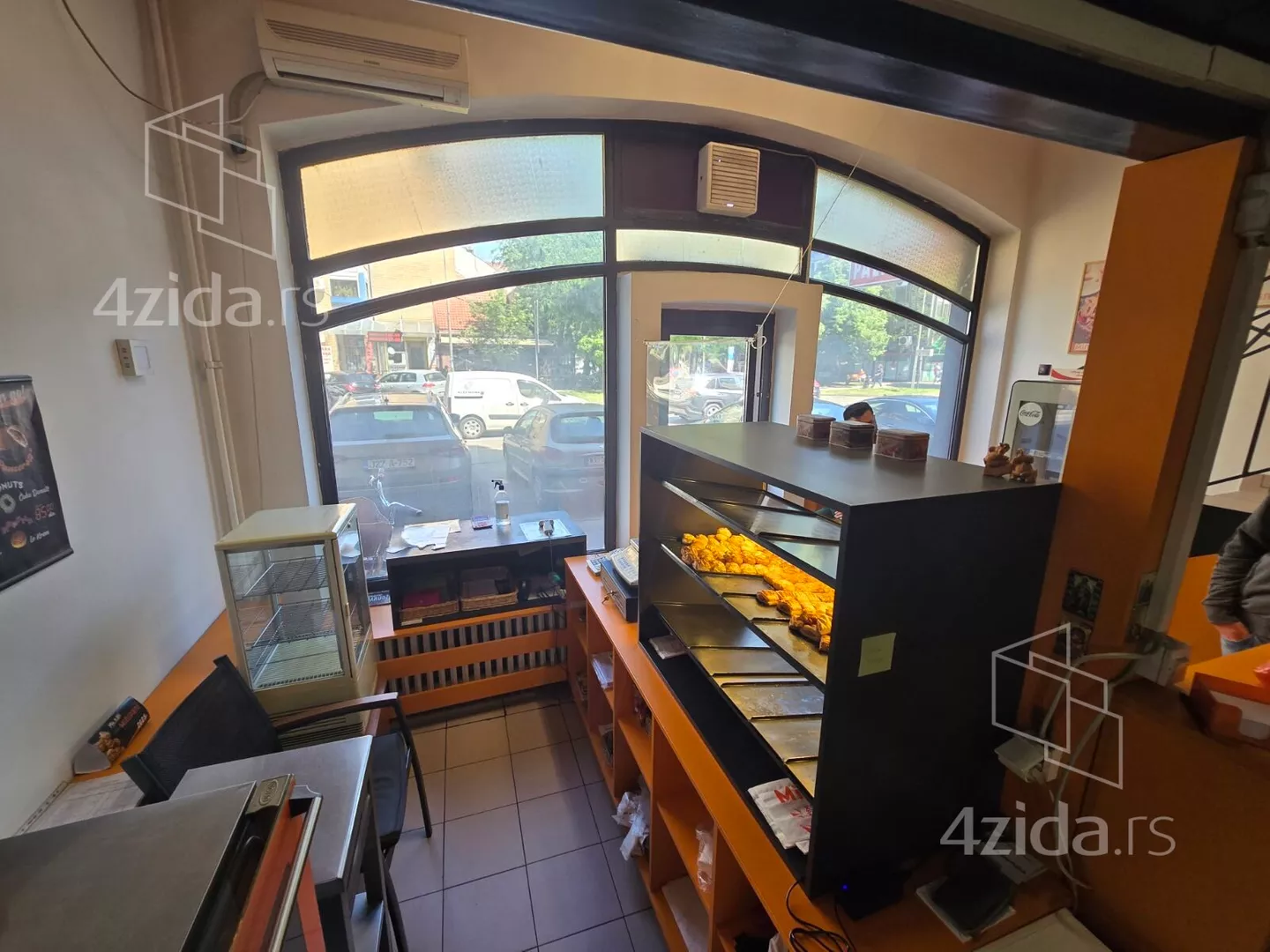 Lokal | 4zida