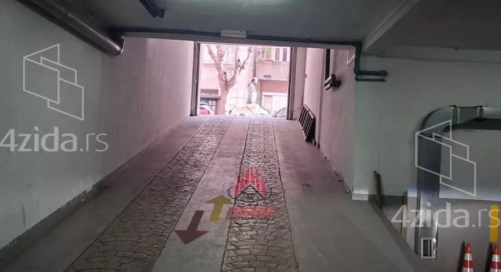 Petoiposoban stan | 4zida