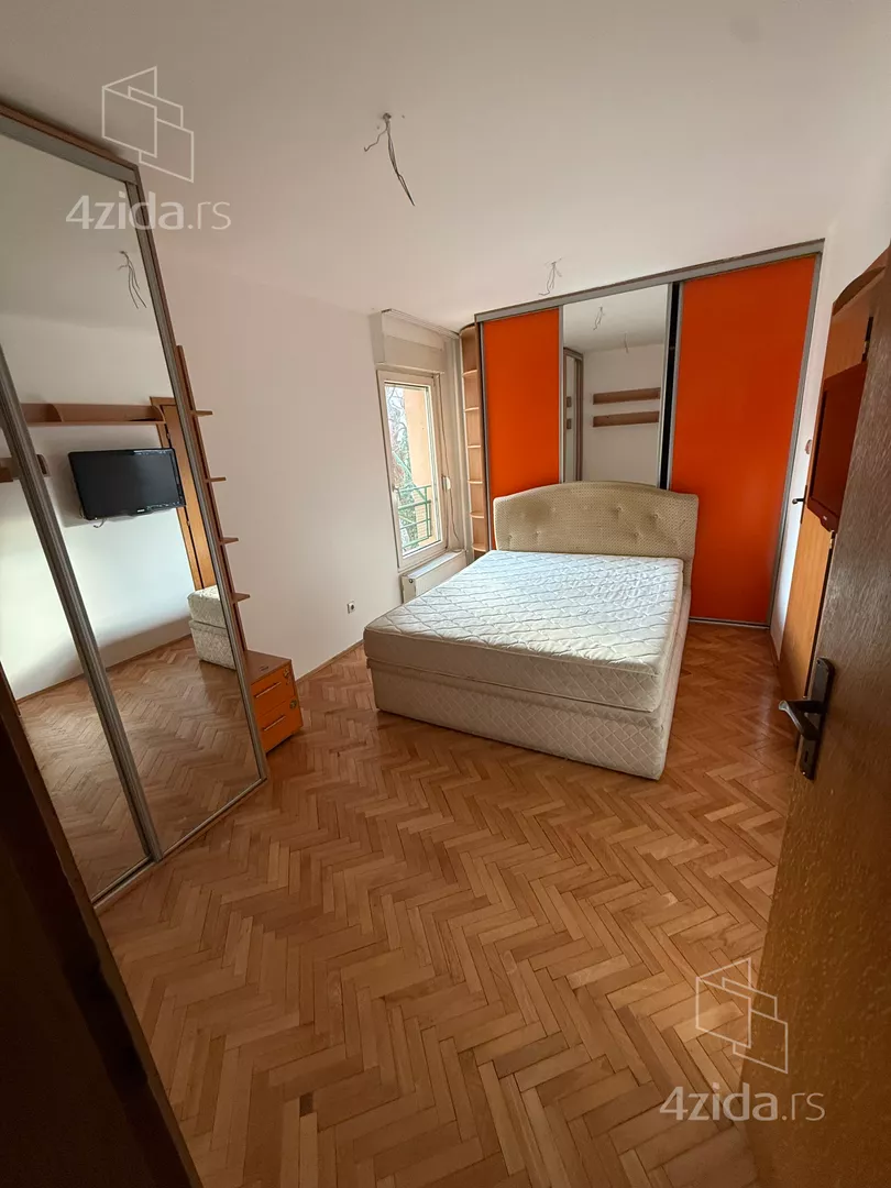 Četvoroiposoban stan | 4zida