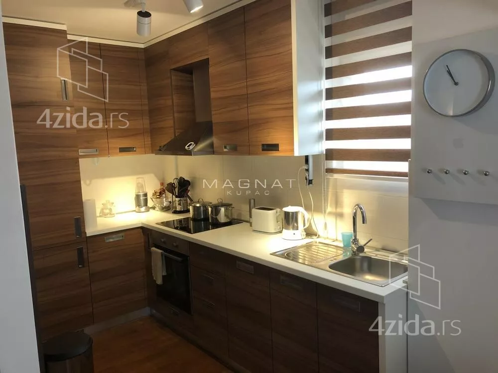 Četvoroiposoban stan | 4zida