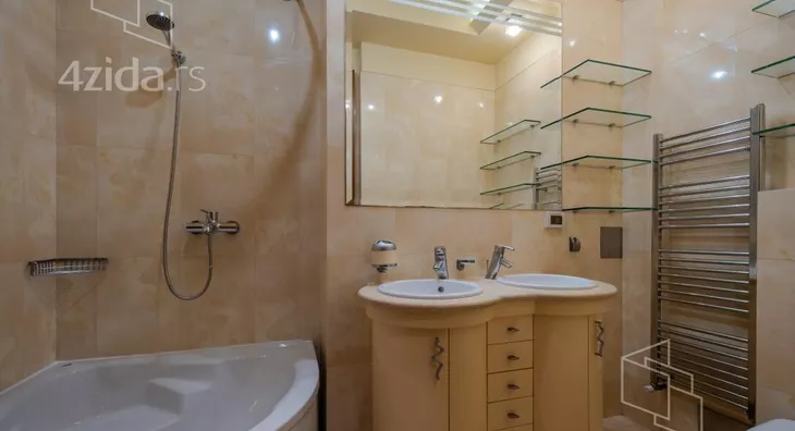 Petosoban stan | 4zida