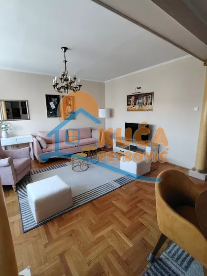 Trg učitelja Tase | 4zida.rs