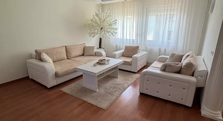 Šestosoban stan | 4zida