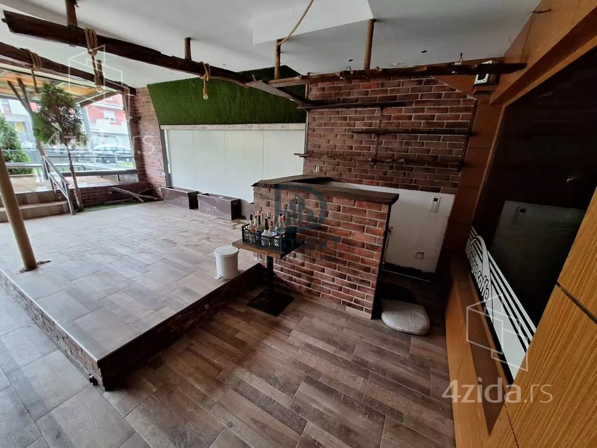 Poslovni prostor | 4zida