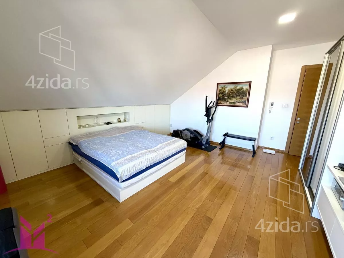 Sedmosoban stan | 4zida