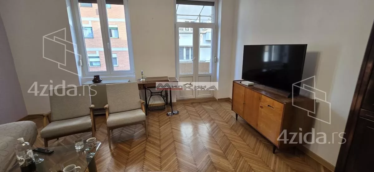 Četvoroiposoban stan | 4zida