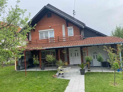 Tina Ujevića | 4zida.rs