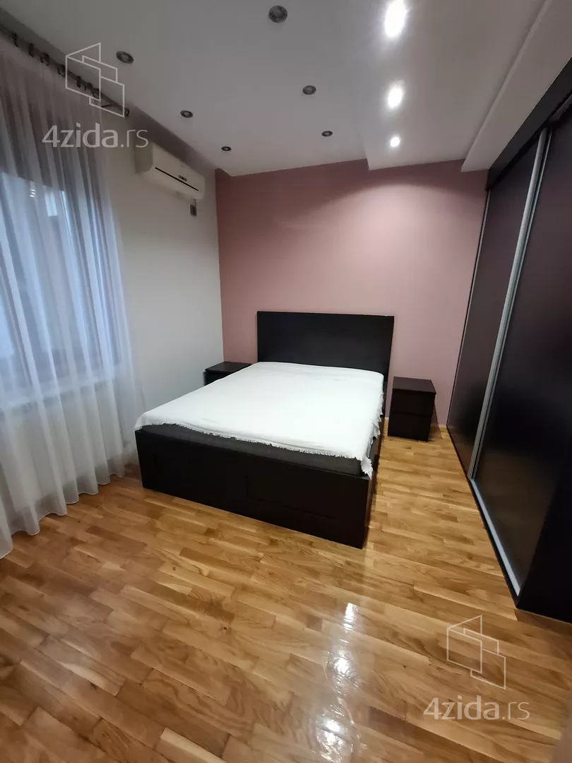 Šestosoban stan | 4zida