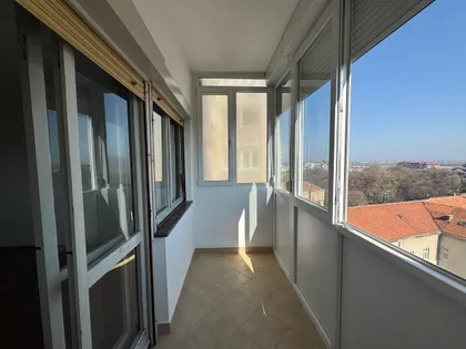 Dvadesetsedmog Marta bb | 4zida.rs