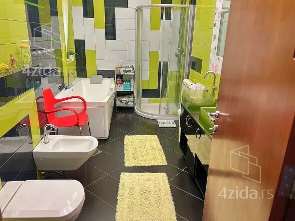 Šestosoban stan | 4zida