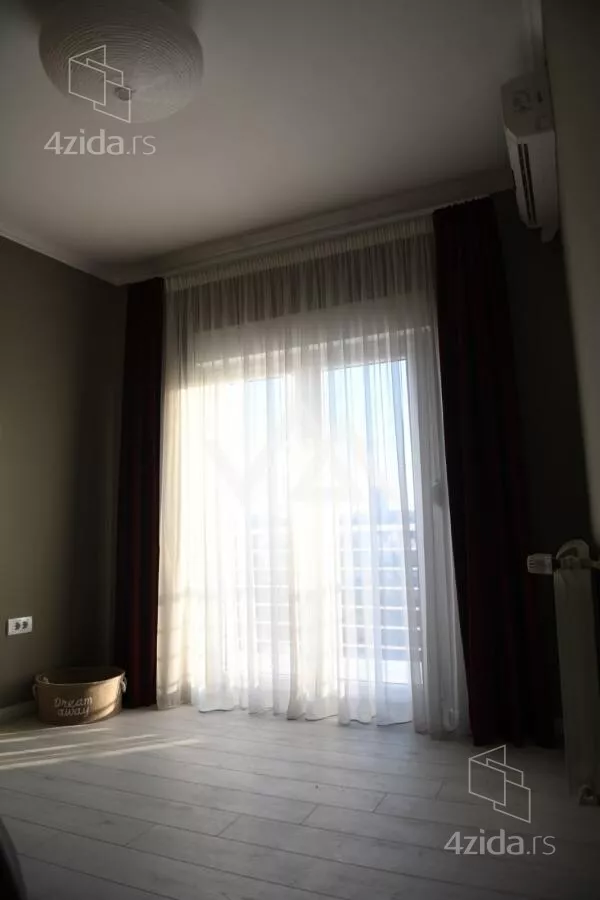 Šestosoban stan | 4zida