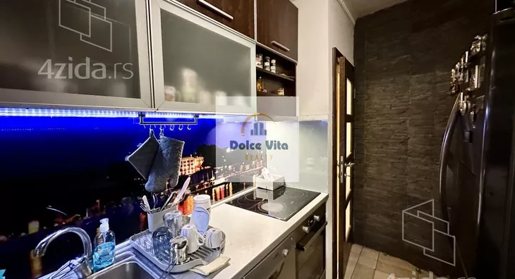 Šestosoban stan | 4zida