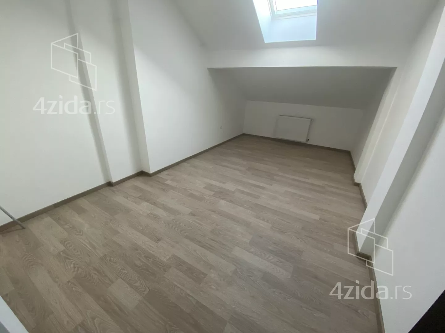 Četvoroiposoban stan | 4zida