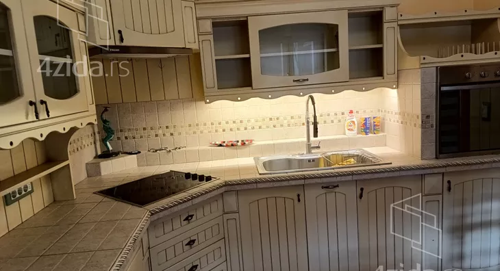 Četvoroiposoban stan | 4zida