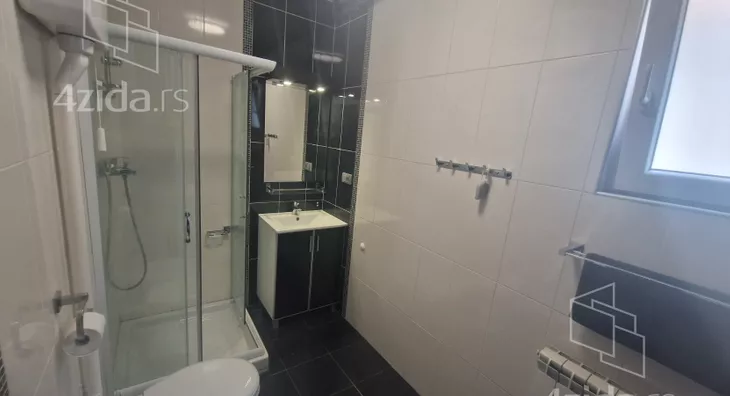 Šestosoban stan | 4zida