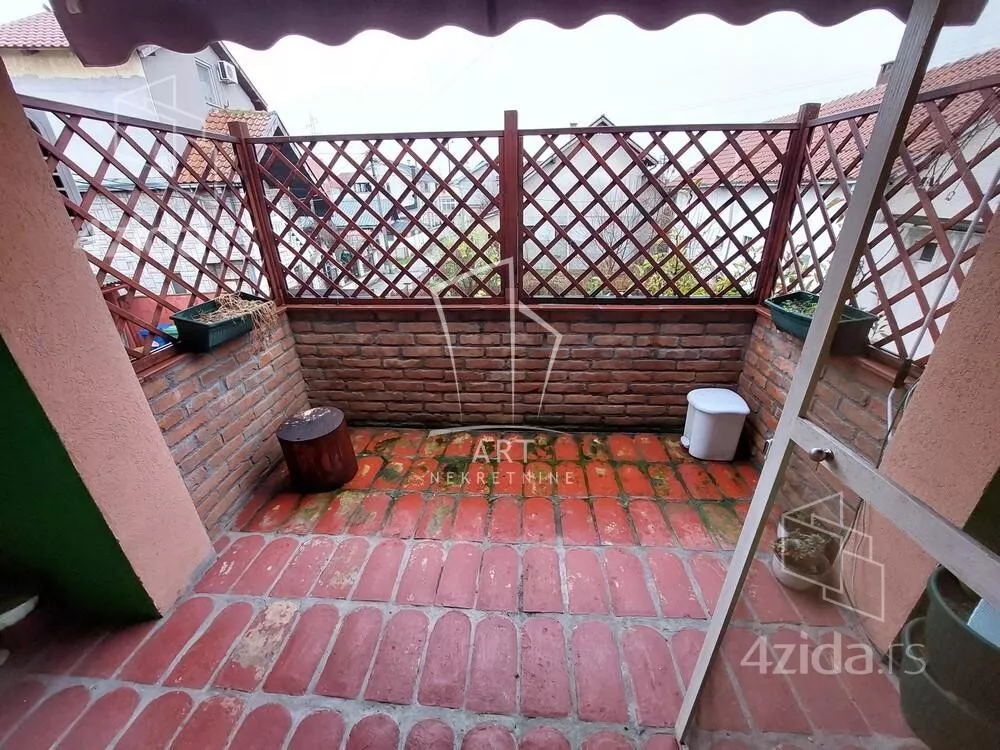 Četvoroiposoban stan | 4zida