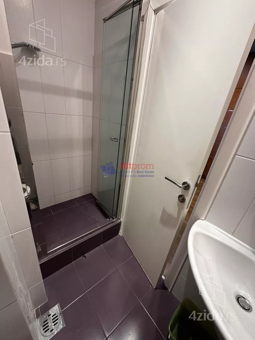 Četvoroiposoban stan | 4zida