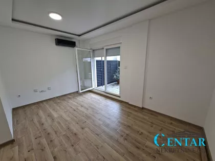 Jovana Popovića | 4zida.rs