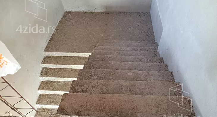 Poslovna zgrada | 4zida