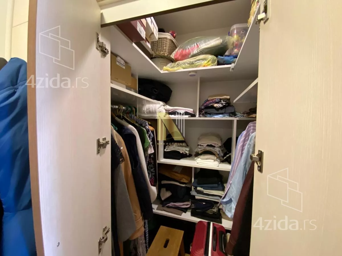 Šestosoban stan | 4zida
