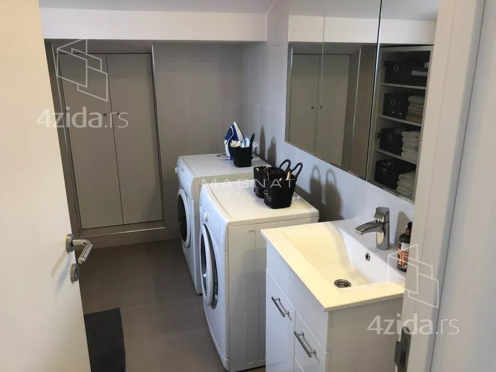 Četvoroiposoban stan | 4zida