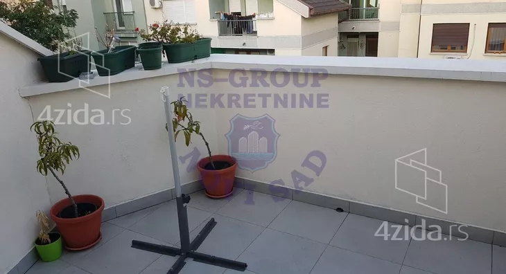 Petosoban stan | 4zida