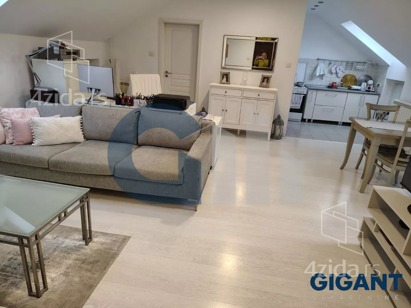 Petosoban stan | 4zida