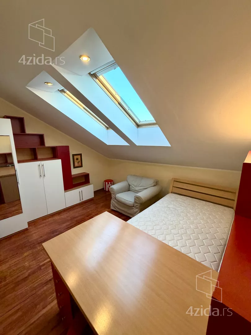 Petoiposoban stan | 4zida