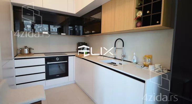 Šestosoban stan | 4zida