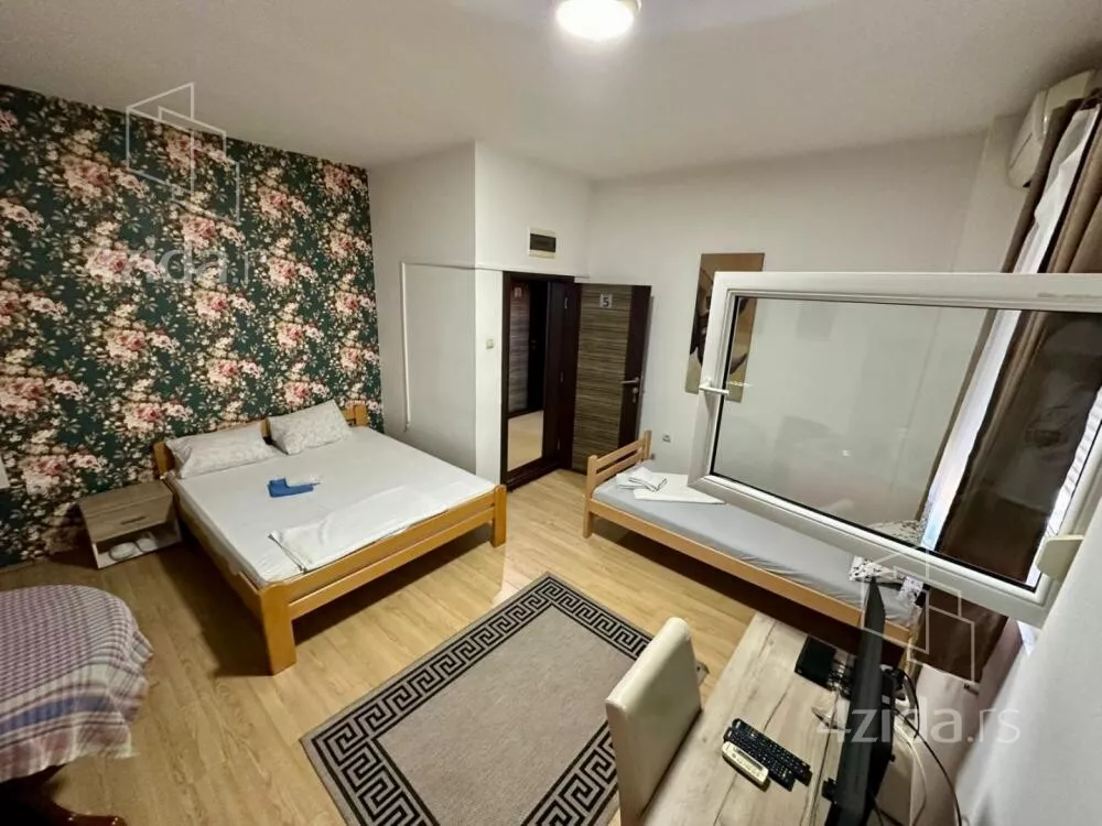 Poslovna zgrada | 4zida