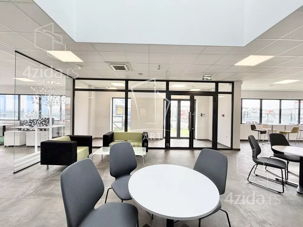 Poslovna zgrada | 4zida