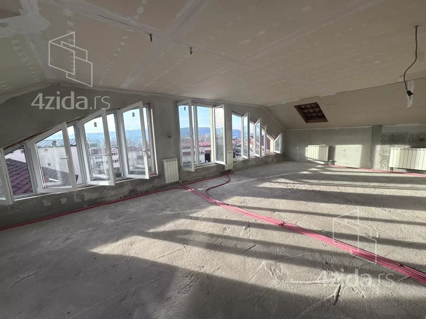 Troiposoban stan | 4zida