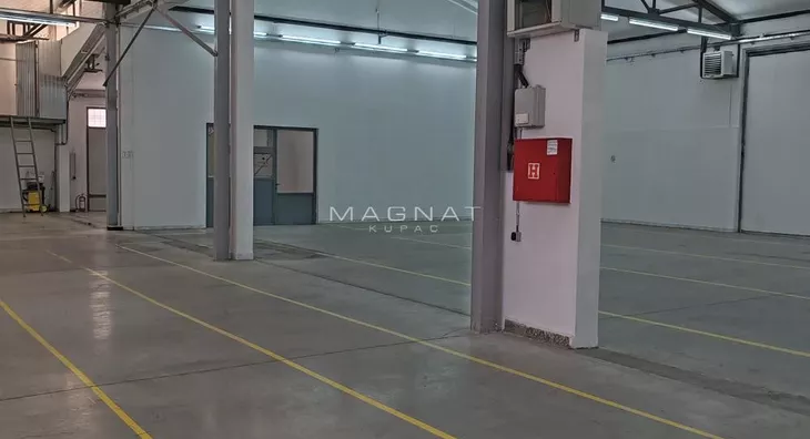 Poslovna zgrada | 4zida