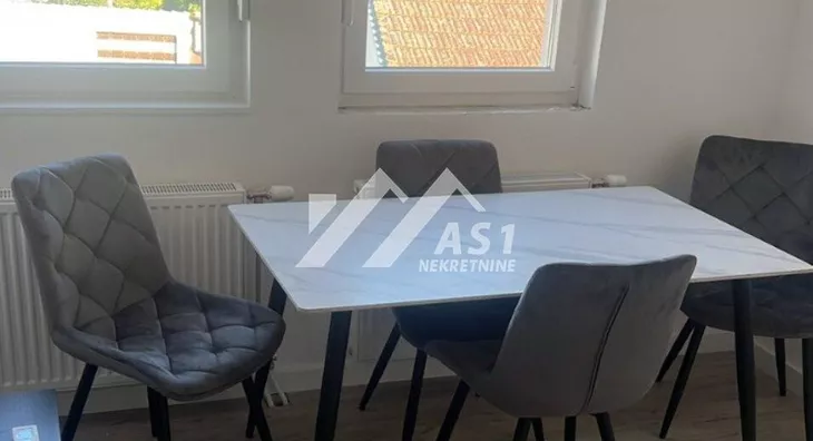 Poslovna zgrada | 4zida