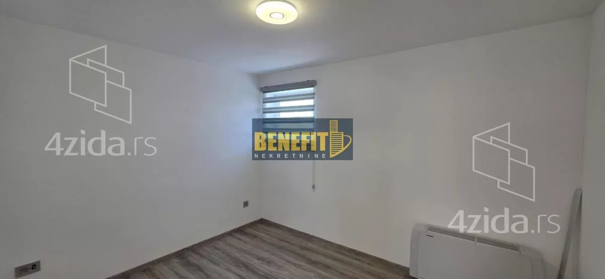 Poslovna zgrada | 4zida