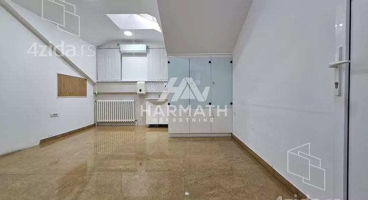 Poslovna zgrada | 4zida