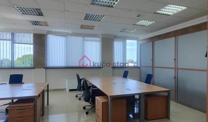 Poslovna zgrada | 4zida