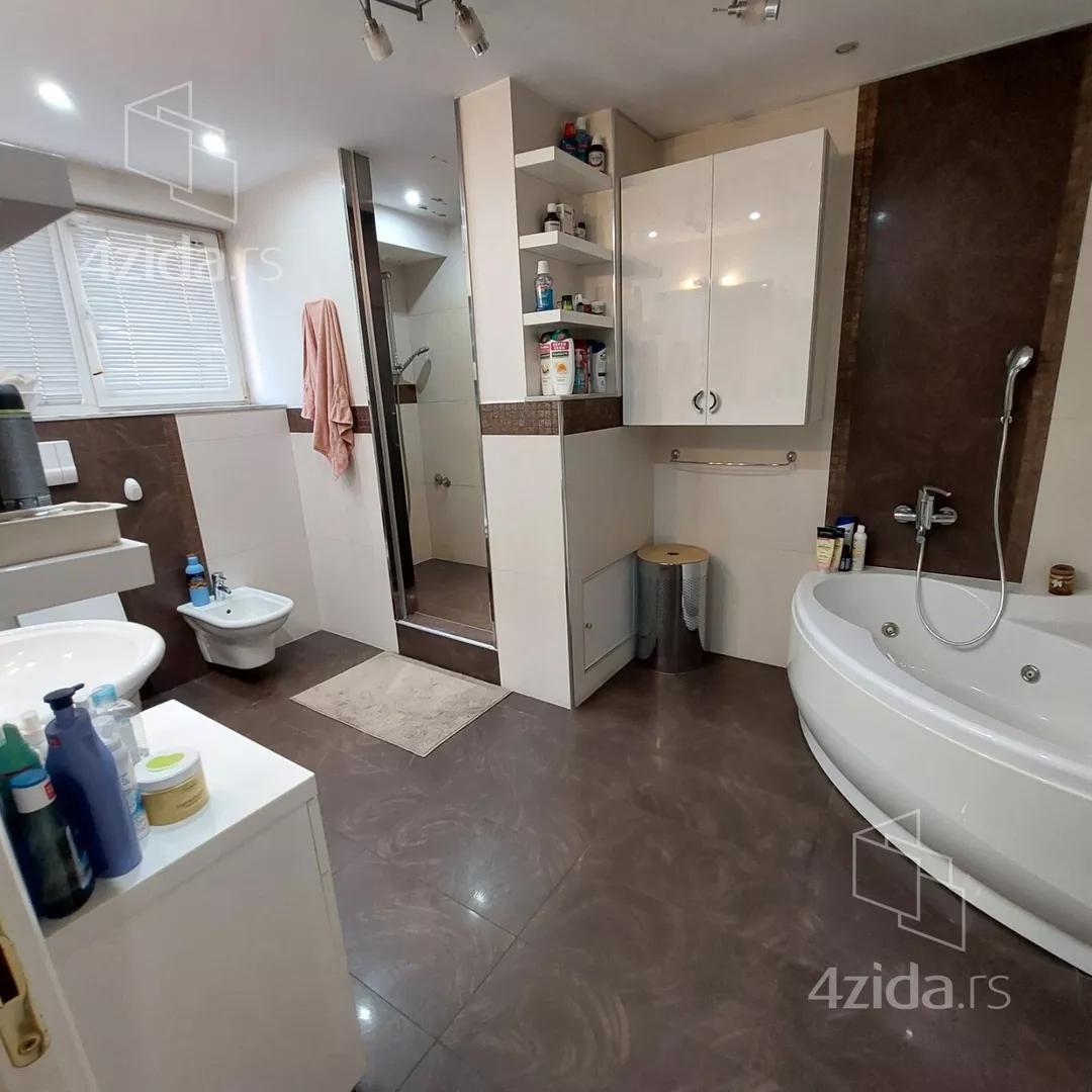 4-etažna kuća | 4zida