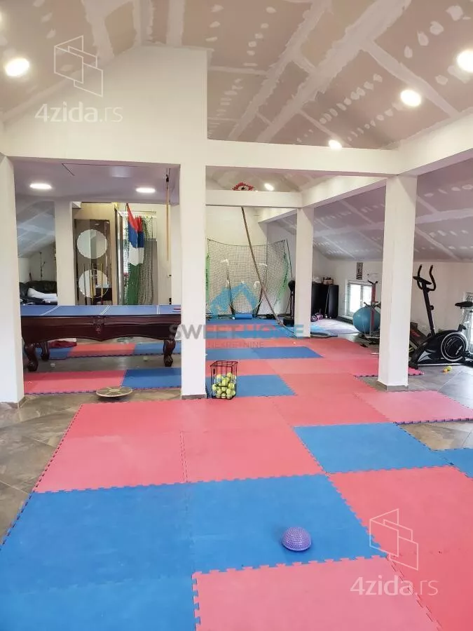 Troiposoban stan | 4zida